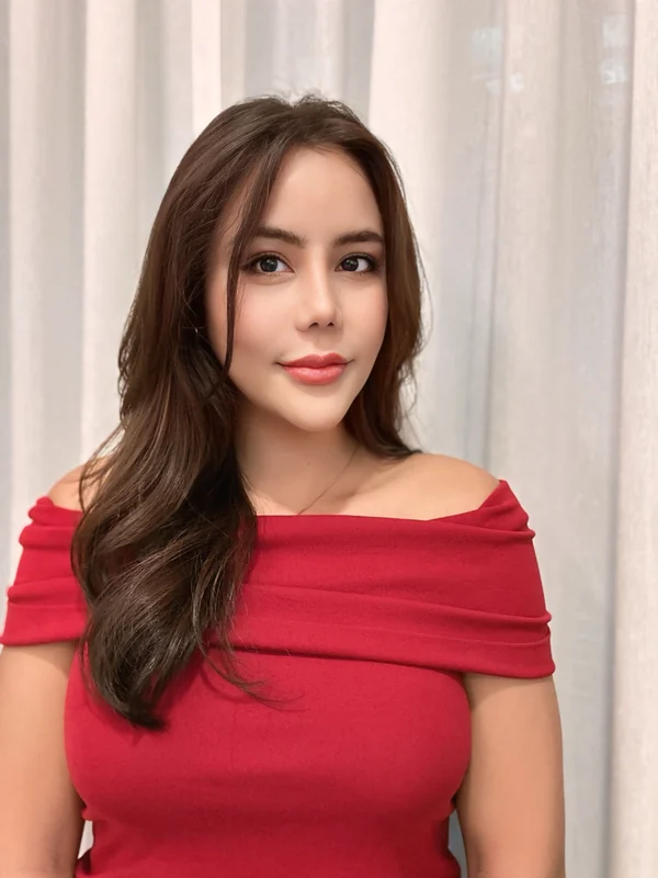 Somy, your Luna Thai Spa massage therapist, ready to come to you
